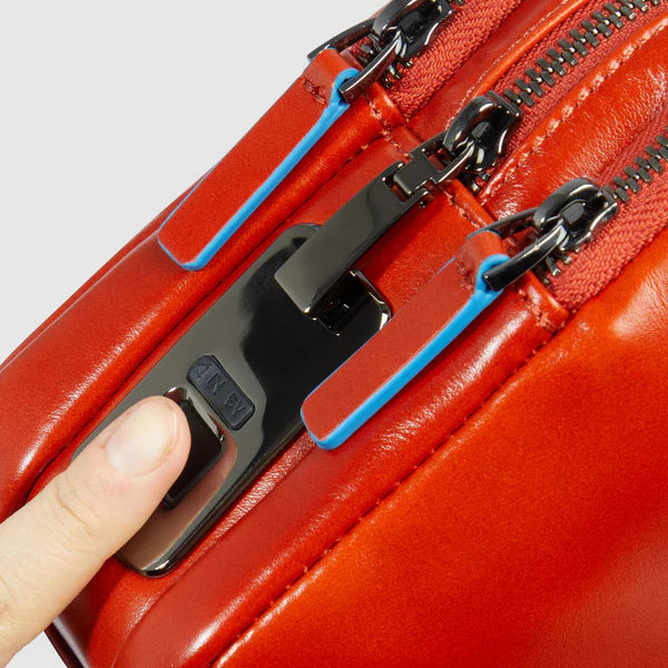 PIQUADRO BLUE SQUARE Pochette con chiusura ad impronta digitale